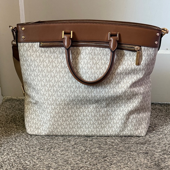 LIKE NEW:Michael Kors Tan and Cream Tote Bag - Picture 3 of 7